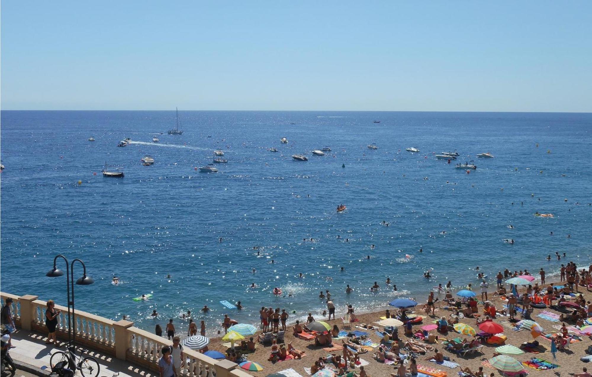 3 Bedroom Gorgeous Apartment In Tossa De Mar Bagian luar foto